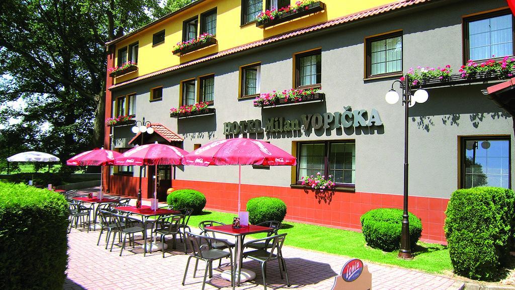 Hotel Milan Vopicka Hluboká nad Vltavou Exterior foto